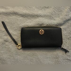 Tory Burch black leather wristlet wallet. Excellent used condition.